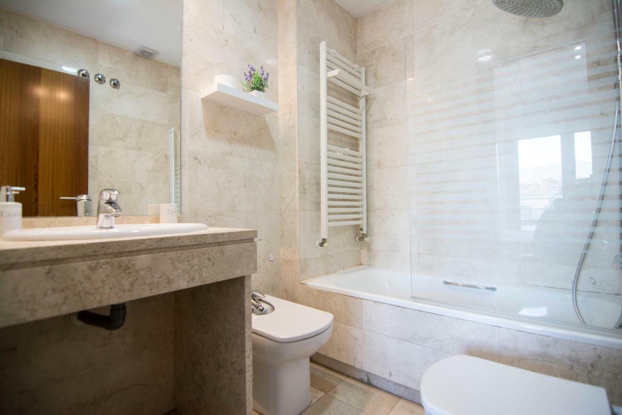 EnjoyGranada LUJO Piscina y Parking Apartment Bagian luar foto